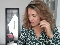 I consider myself an authentic, feminine, and very curious person. I enjoy conversation and creating a real connection with those who visit me.
I love sensuality, the playful glances, and the complicity that arises when two people dare to enjoy the moment. Here you