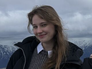 cam girl masturbating with sextoy DelorasWiant