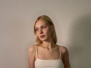 beautiful girlcam AishaNaeher