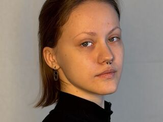 naked webcamgirl picture AlainaCaveness