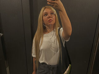 girl showing tits AnnaSebastian