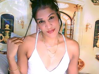 webcam girl AzzyGreene
