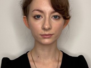 camgirl masturbating with sex toy CandiKays