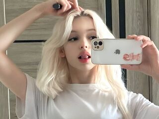 cam babe CourtneyAdamo