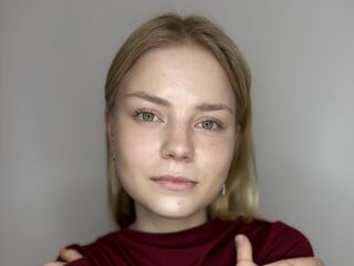 girl showing tits DelenaLabonne