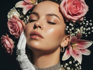 camslut topless DelfinaArif