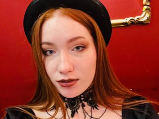 camslut fingering shaved pussy DevonaDarby