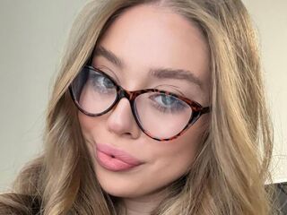 naughty camgirl masturbating DianeWhitly