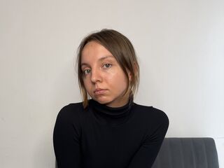 naked cam girl masturbating EleonoraSzabo