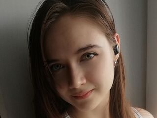 camwhore shaved pussy EmilieMollo