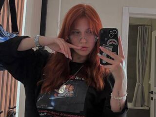 naked camgirl EmmaMinis