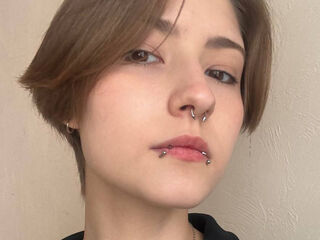 webcamgirl EssieAcheampong