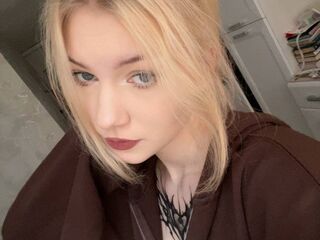 naughty camwhore HellenHornny