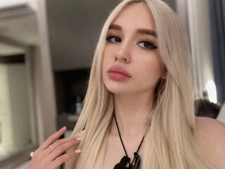 camgirl masturbating with dildo HildaGeer