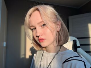 camgirl masturbating with vibrator IleneDrones