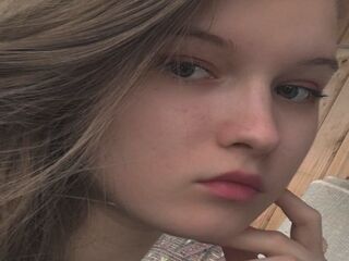 topless camgirl InocenciaFarrare