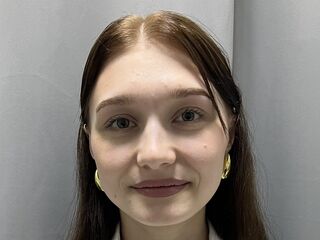 cam girl playing with dildo JessiMills