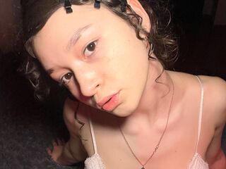 camgirl fingering bald pussy JolynnOssman
