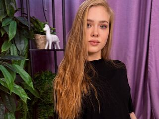 nude camgirl photo JuliMiu