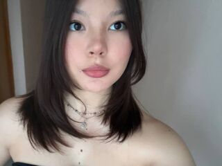 camwhore masturbating with dildo JulienneCharters