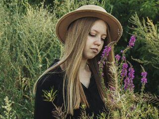 naked cam girl masturbating with dildo KarenLowe