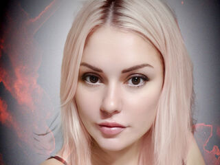 camgirl shaving pussy KarinaEvani