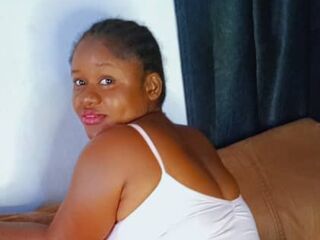 topless webcamgirl KiraDon