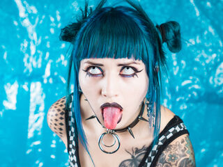 camslut showing tits LaurentMedina