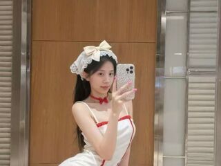 camgirl spreading pussy LilyYuan