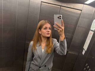 teaser web cam LizzieIacovino