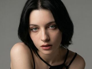 fingering webcam girl LuisaFinell