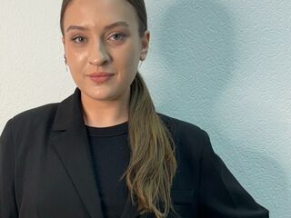 topless girl LyndaEstle