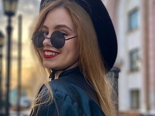 girl sex chat MaiaOshman