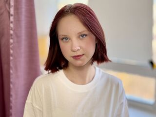 cam girl masturbating with sextoy MaisieMundhenk