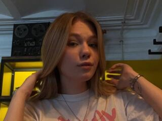 camgirl playing with sextoy NicholGatz