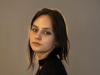 naked girl with webcam masturbating with vibrator OmaMckeithen