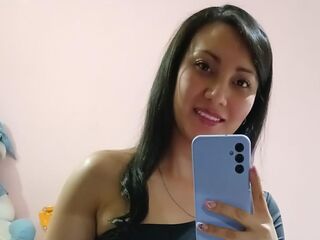 beautiful camgirl SaraSwy