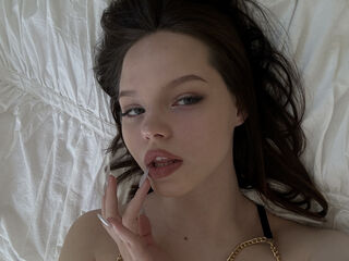 naked camgirl masturbating with vibrator SelenaNoelle
