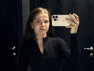 camwhore fingering shaved pussy SilvaNayee