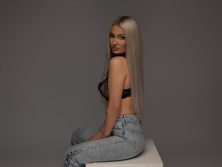 camgirl fingering wet pussy SophieTimber