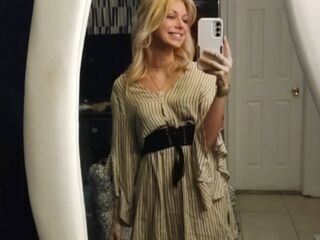 free nude cam SuzySweetSteps