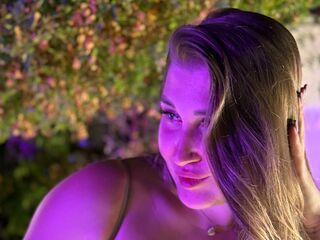 hot cam girl masturbating with dildo TarahZullo
