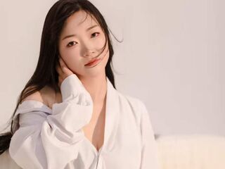 camwhore fingering shaved pussy XuanJuan